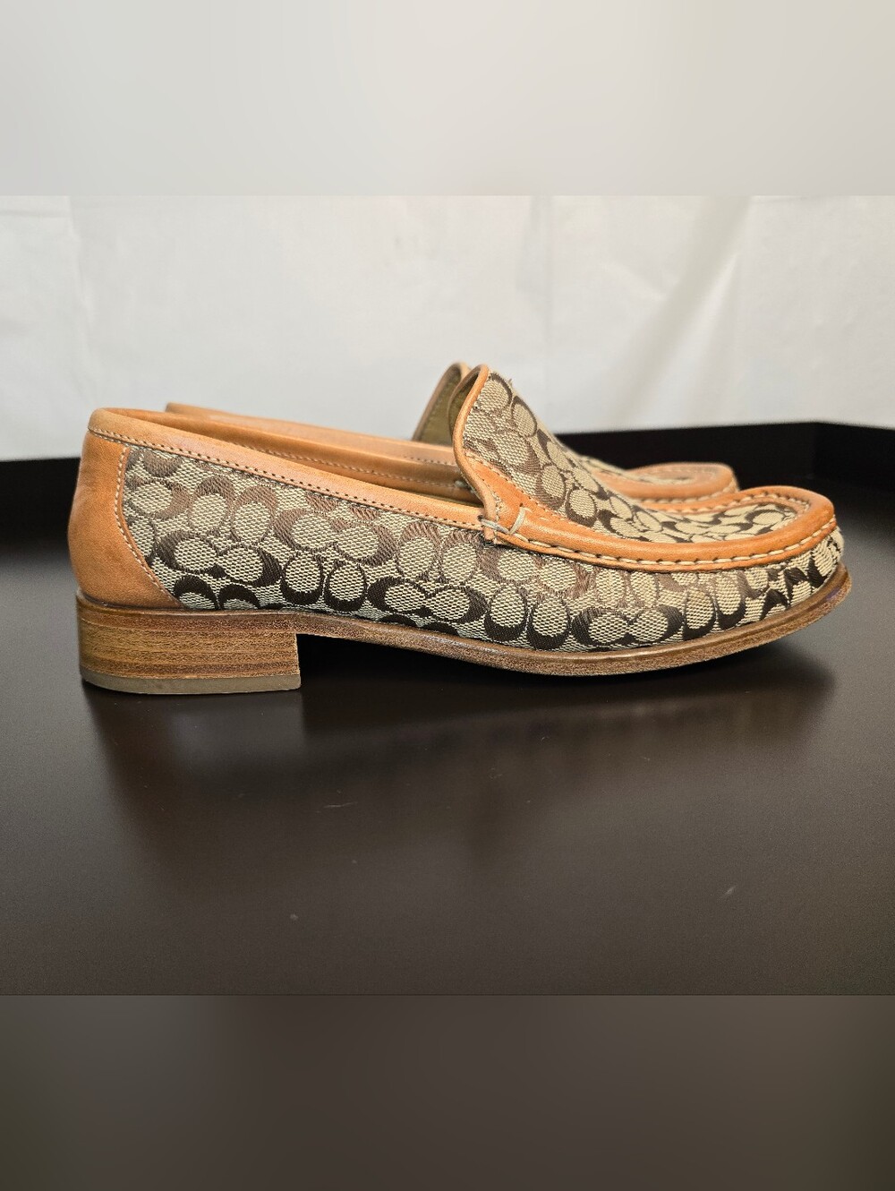 Coach Size 8 Vintage Signature Jacard And Leather Loafers in Maple - Picture 3 of 6